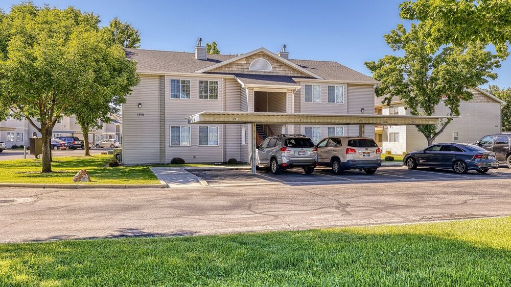 Stonehill Penn Station Apartments